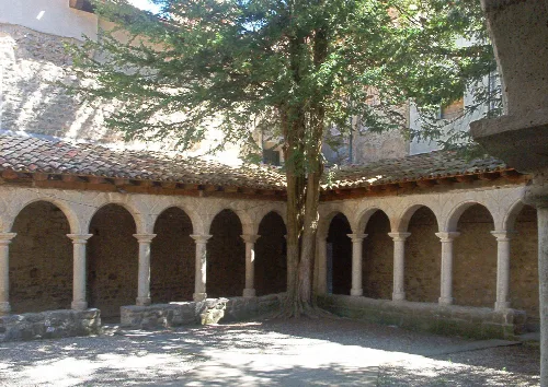 Sant Llorenç de Morunys encara conserva els vestigis de la ciutat fronterera que va ser