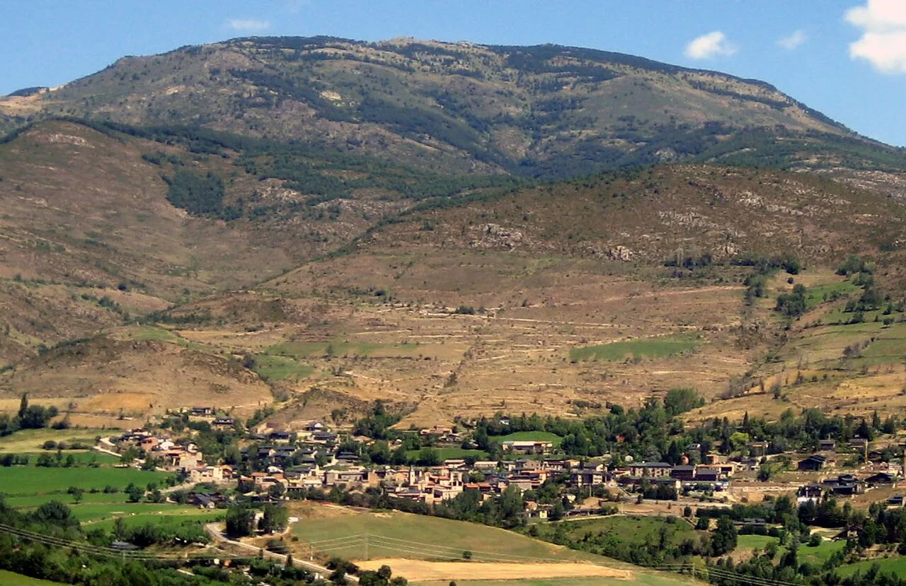 Població de Prullans a la Baixa Cerdanya. Catalunya