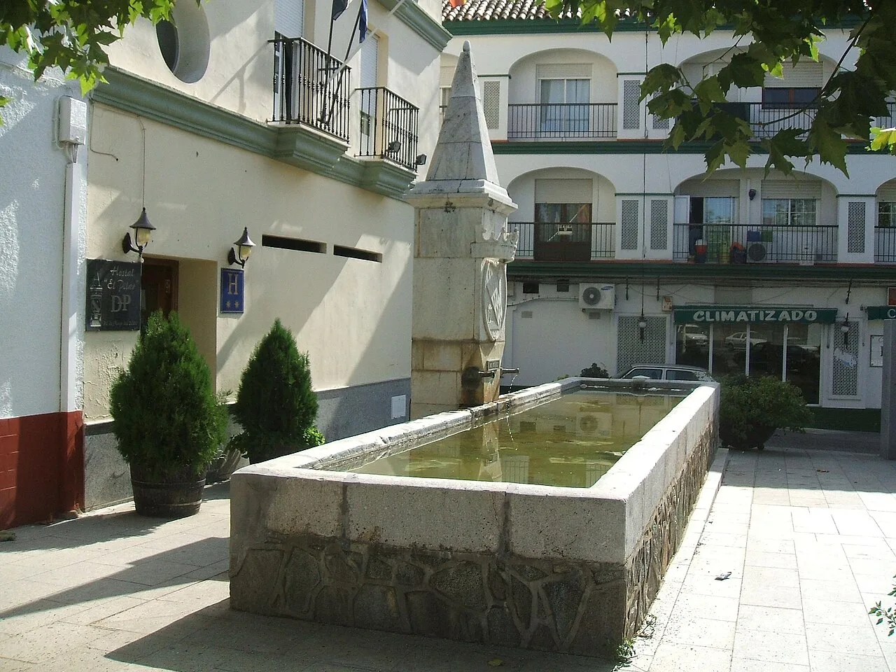 Fuente de piedra con pilar en Monesterio, Badajoz.