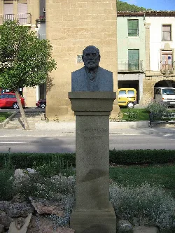 Bust of Santiago Ramón y Cajal in a square in Ayerbe.