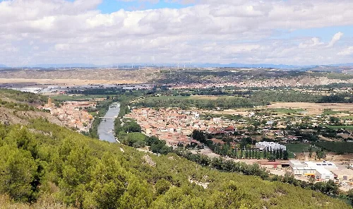 Funes hegoaldetik ikusita, Arga ibaiak zeharkatua, Nafarroa