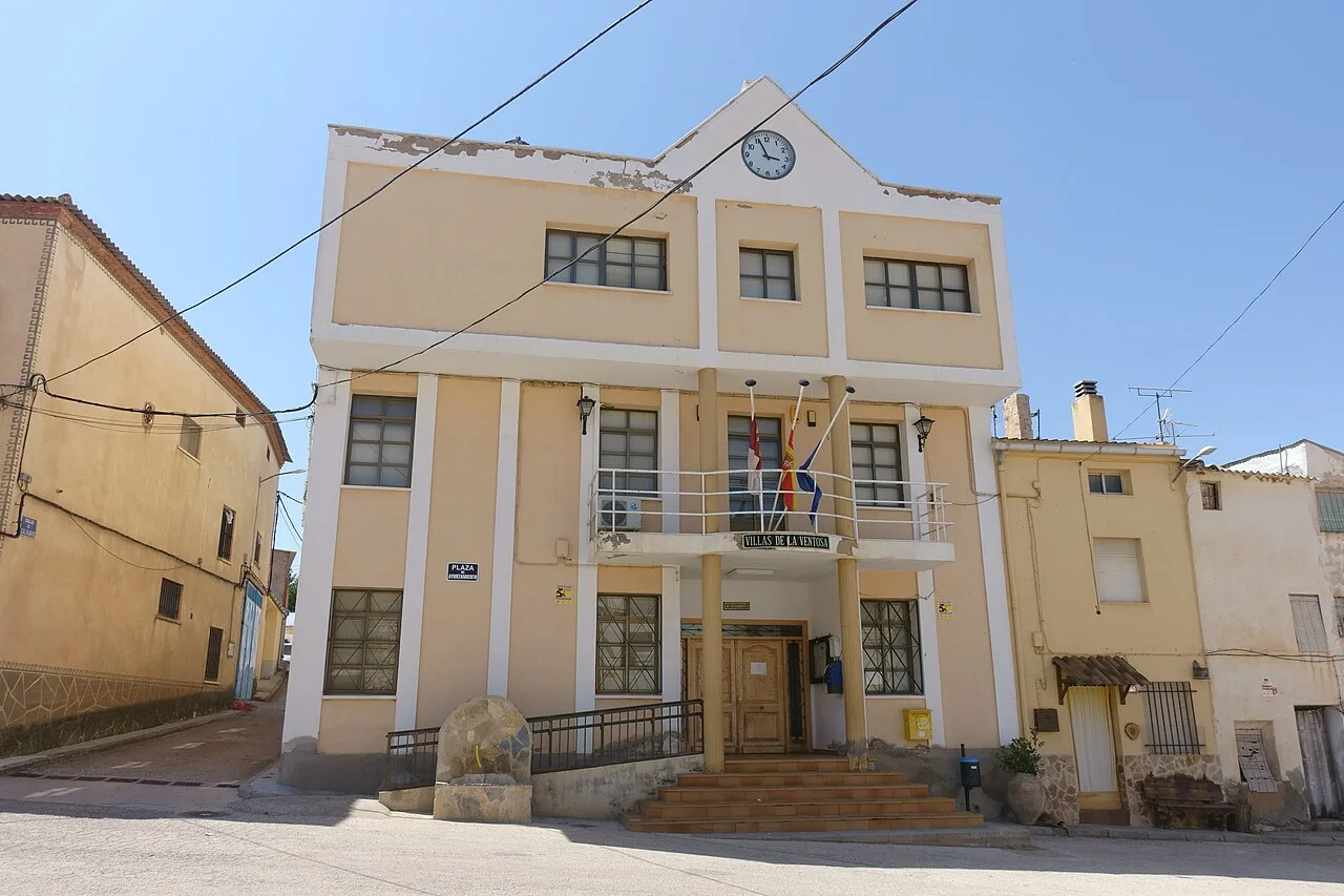 Casa consistorial de La Ventosa, sede del Ayuntamiento de Villas de la Ventosa (Cuenca, España).