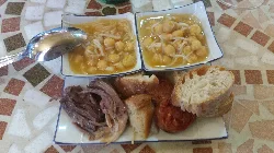 Tapa with miniature Ávila stew, chickpeas, meat, noodles, and sausages.