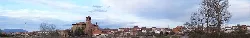 Panorámica de Bañares con iglesia y casas en La Rioja.