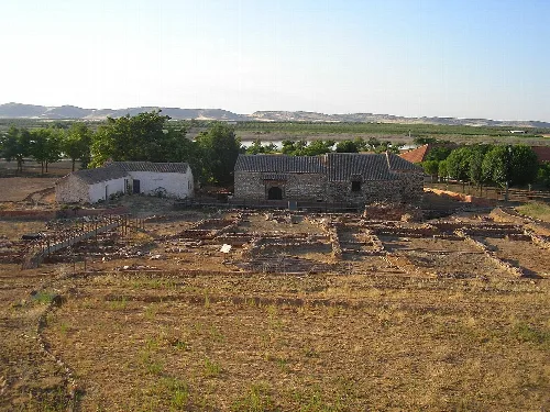 Imagen de la ermita de Oreto y Zuqueca vista desde la torre de observación.