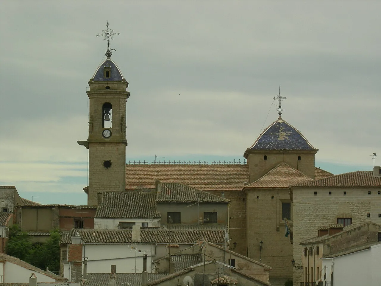 Campanario y cúpula de la ex-colegiata de Santiago en Castellar.