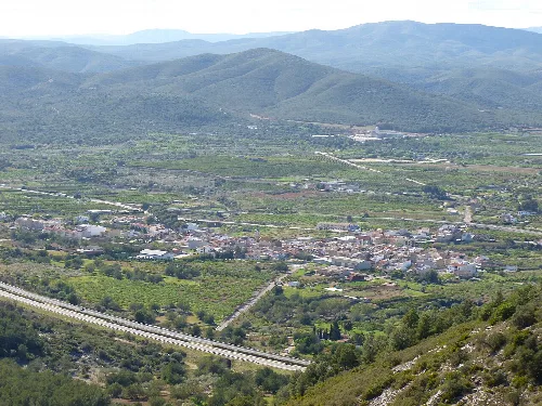Vista de Santa Magdalena de Polpís desde la pujada al castell