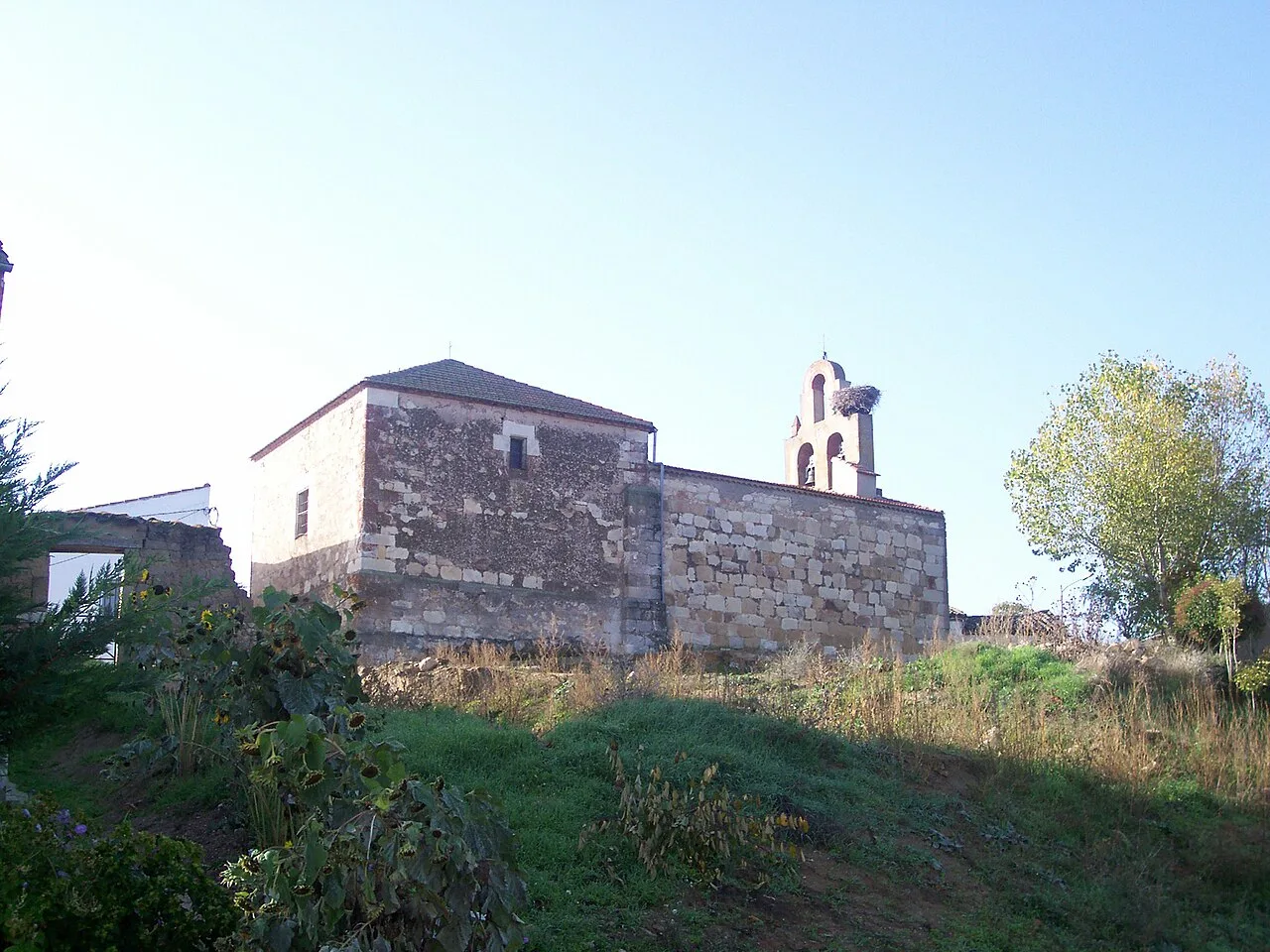 Iglesia parroquial de San Miguel Arcángel, patrón de la localidad de Cabañas de Sayago, provincia de Zamora, España