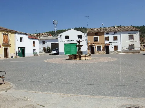 Villarejo de la Peñuela, plaza principal del pueblo.