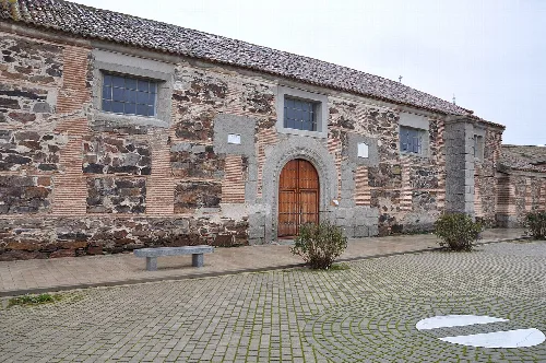 Portada de la iglesia parroquial de Herreros de Suso, Ávila, España