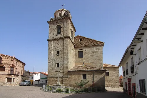 Iglesia de San Andrés, torre y fachada oeste en Pelahustán.