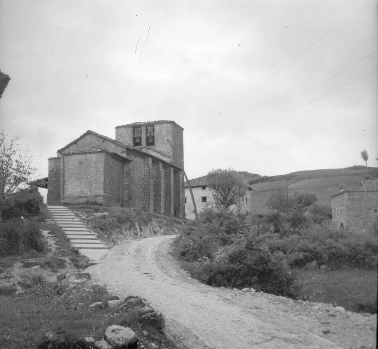 Eguaratseko eliza, Atetz