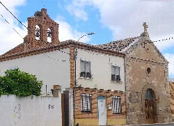 Fachada de la antigua iglesia de San Blas en Ribaforada, Navarra.