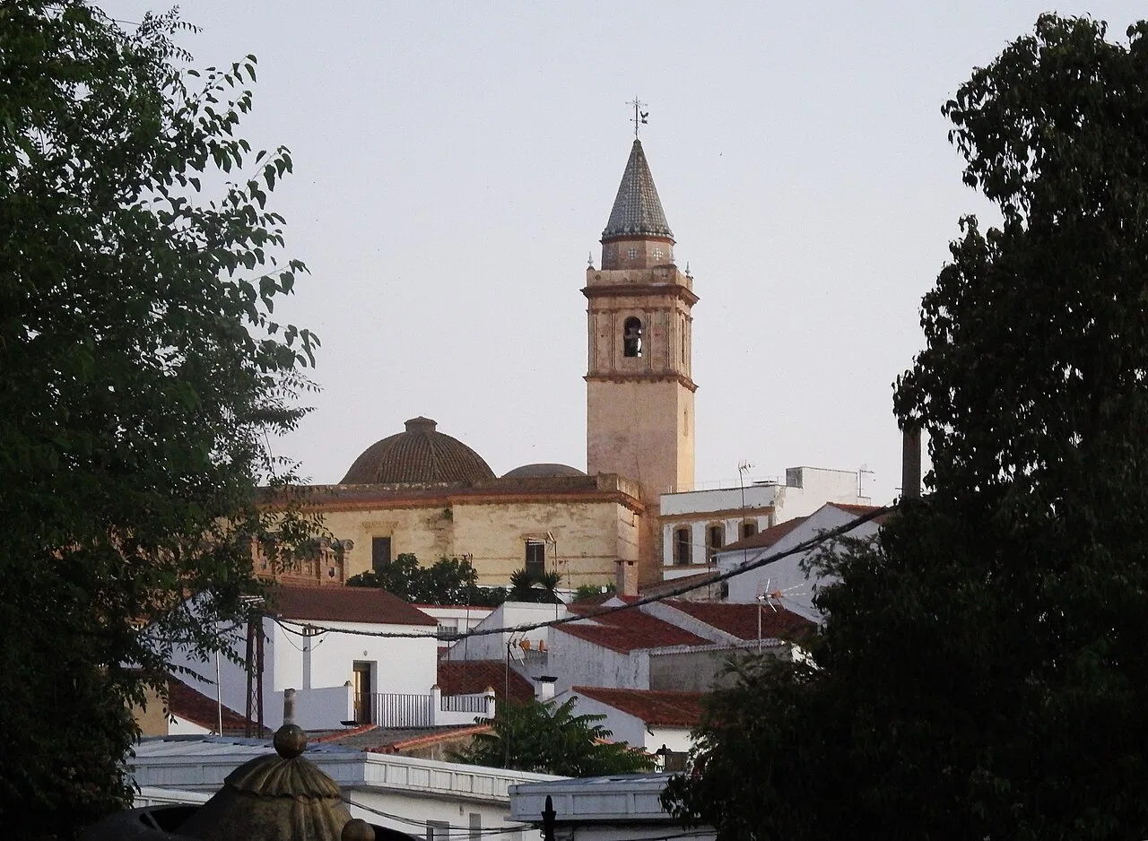 Church with tower and white rooftops in Calañas, Huelva.