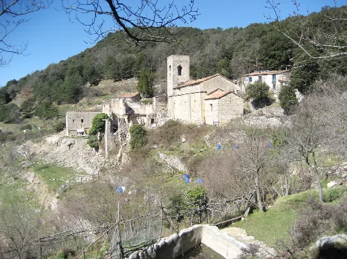 Poble de Lliurona, al terme d'Albanyà (Alt Empordà), Catalunya.





This is a photo of a building listed in the Catalan heritage register as Bé Cultural d'Interès Local (BCIL) under the reference IPA-17850.
Lliurona