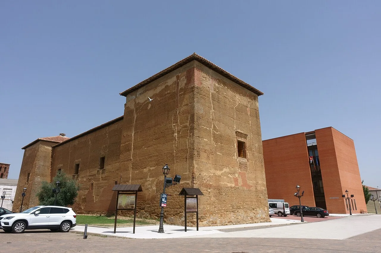 Guzmanes Palace, an old structure next to a modern building in Toral de los Guzmanes.